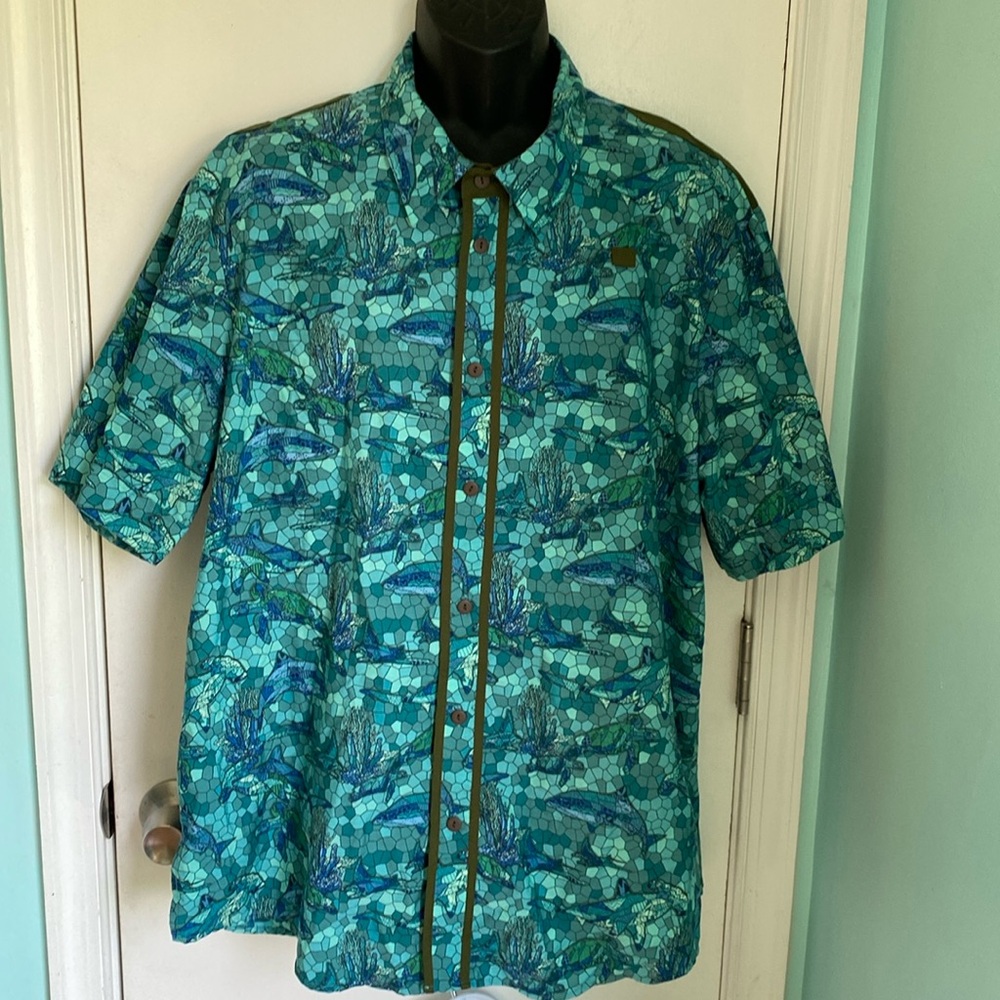Disney World Wide Services Animal Kingdom cast member aquatic life shirt EUC